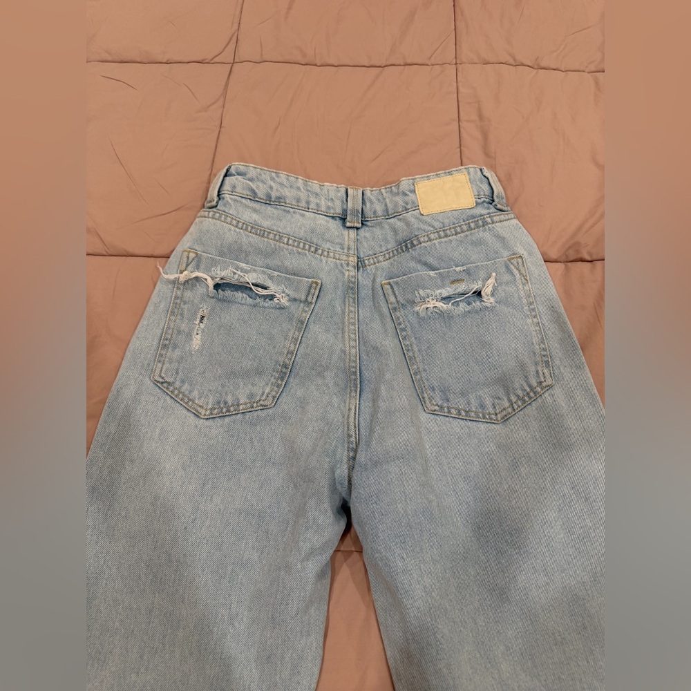 Zara blue wash straight leg jeans in size 4